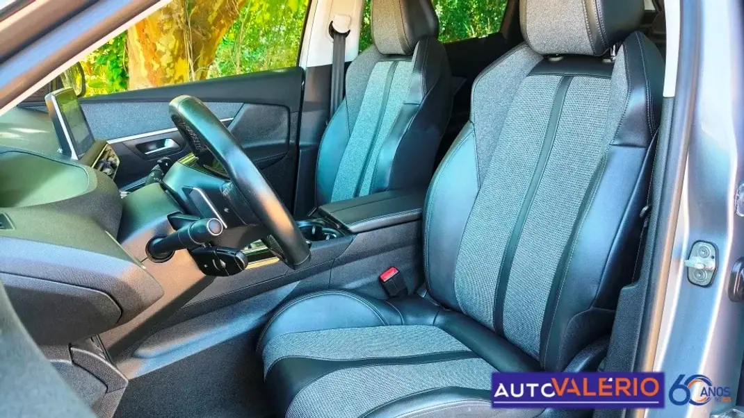 Peugeot 3008 2019 - 20950 EUR, 75140 km - 75140km - foto 8 de 39