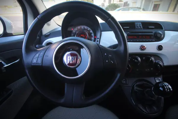 Fiat 500 2013 - 7500 EUR, 171000 km - AUTO.MOTO.pt - 171000km - foto 12 de 26