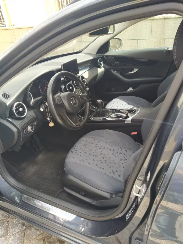 Mercedes-Benz C 180 2015 - 14500 EUR, 230000 km - AUTO.MOTO.pt - 230000km - foto 10 de 15