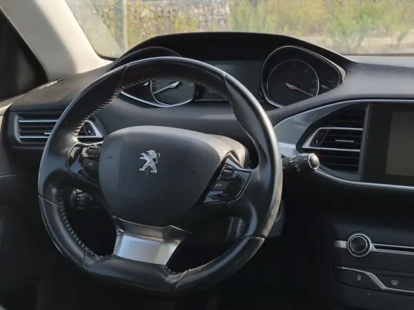 Peugeot 308 SW 2016 - 10490 EUR, 123507 km - 123507km - foto 10 de 28