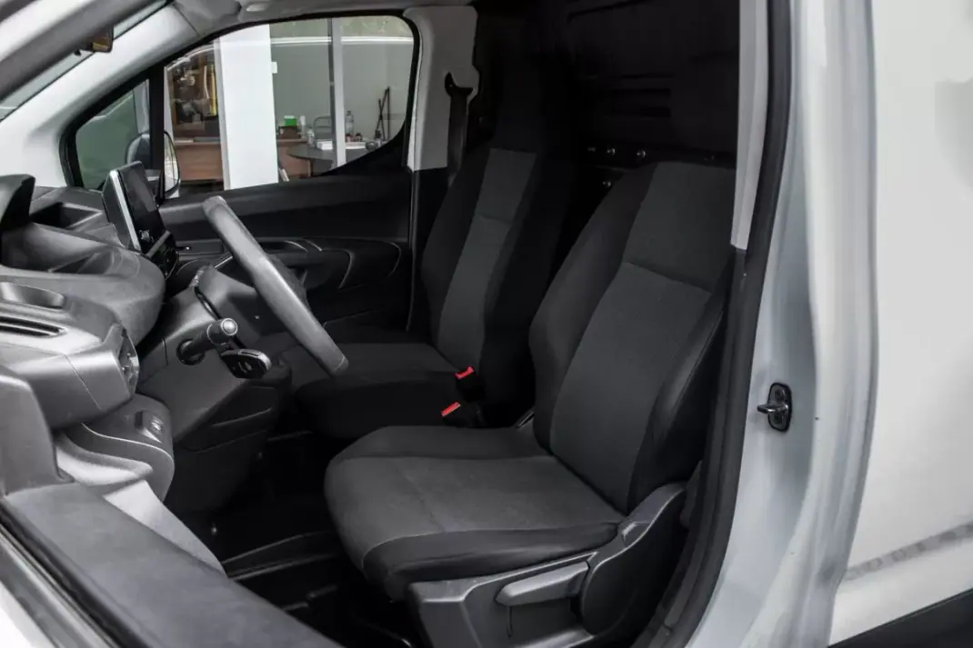 Peugeot Partner BlueHDi 100 L2 Cabine Dupla 2021 - 12990 EUR, 103902 km - AUTO.MOTO.pt - 103902km - foto 24 de 28