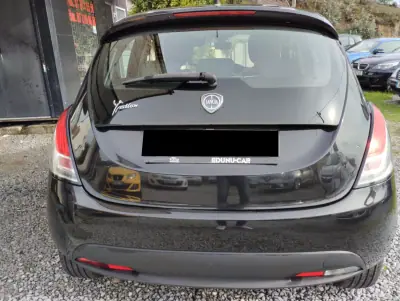 Lancia Ypsilon 2014 — foto 6 de 21