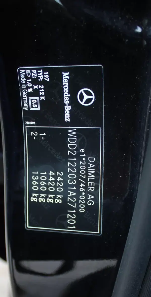 Mercedes-Benz E 250 2010 - 12990 EUR, 245000 km - AUTO.MOTO.pt - 245000km - foto 26 de 48