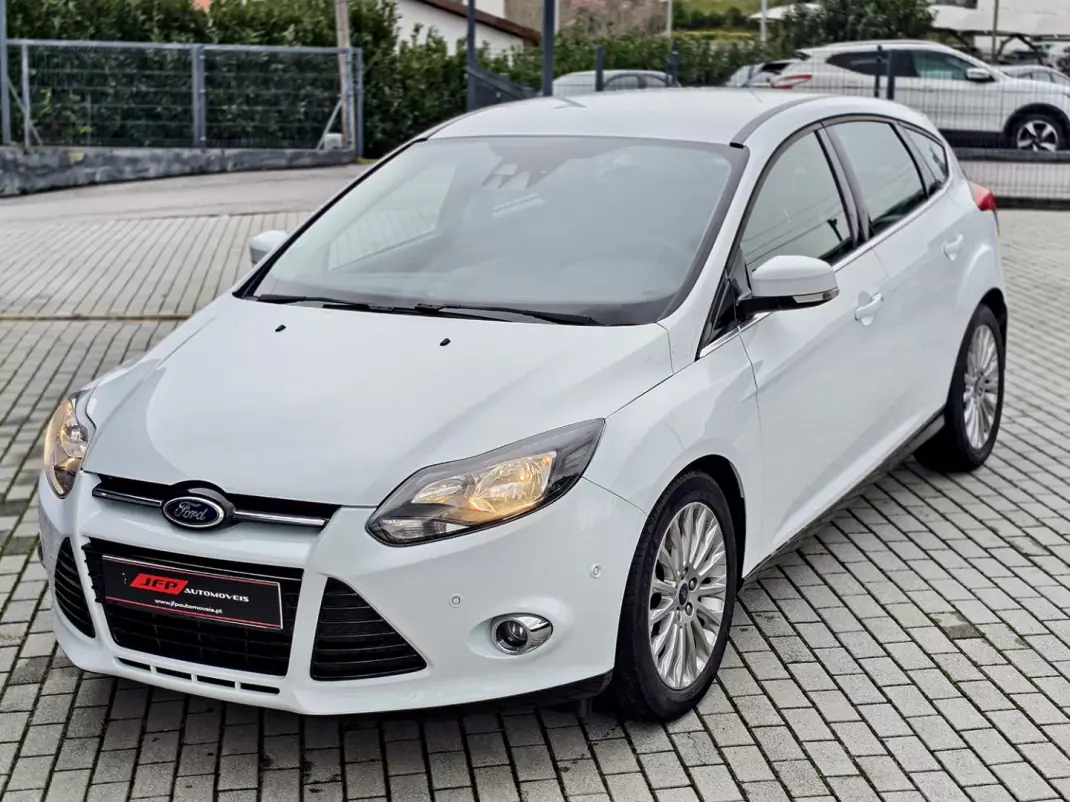 Ford Focus 2015 - 9250 EUR, 134990 km - AUTO.MOTO.pt - 134990km - foto 2 de 18