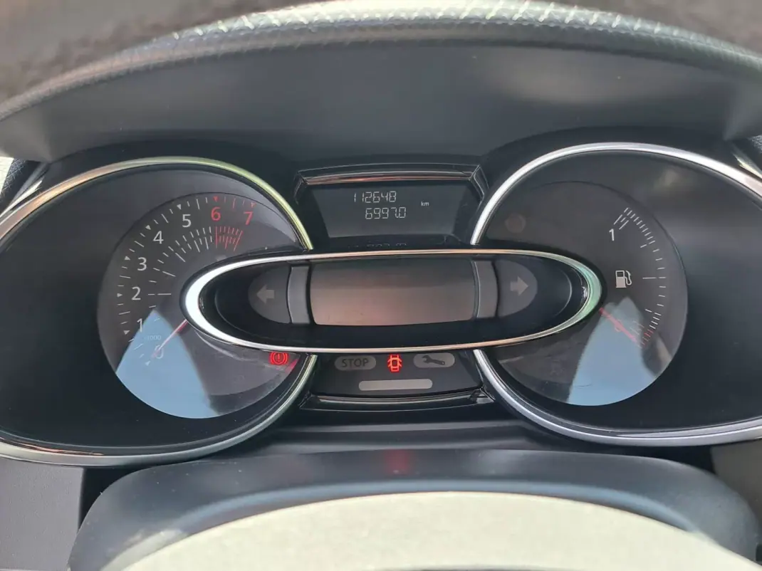 Renault Clio 2017 - 10950 EUR, 112648 km - 112648km - foto 26 de 45