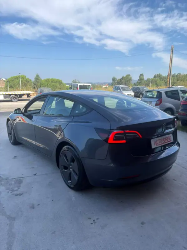 Tesla Model 3 2021 - 27000 EUR, 157593 km - 157593km - foto 4 de 18
