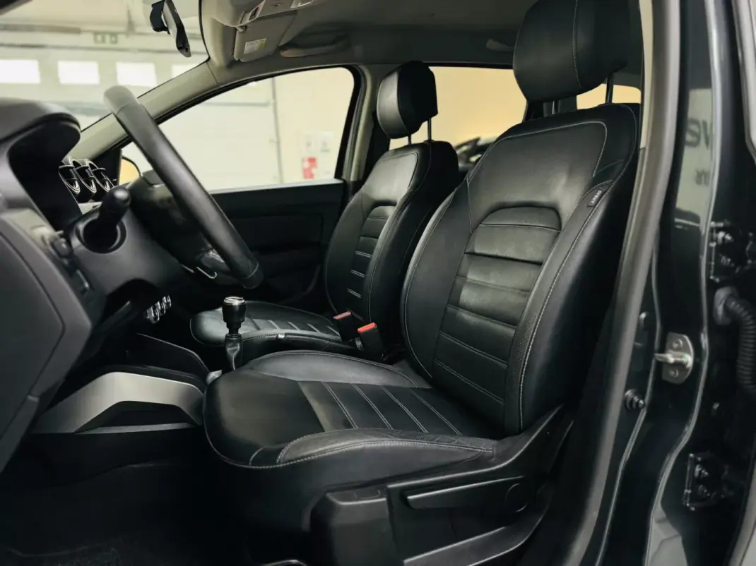 Dacia Duster 2020 - 15750 EUR, 128000 km - AUTO.MOTO.pt - 128000km - foto 27 de 60