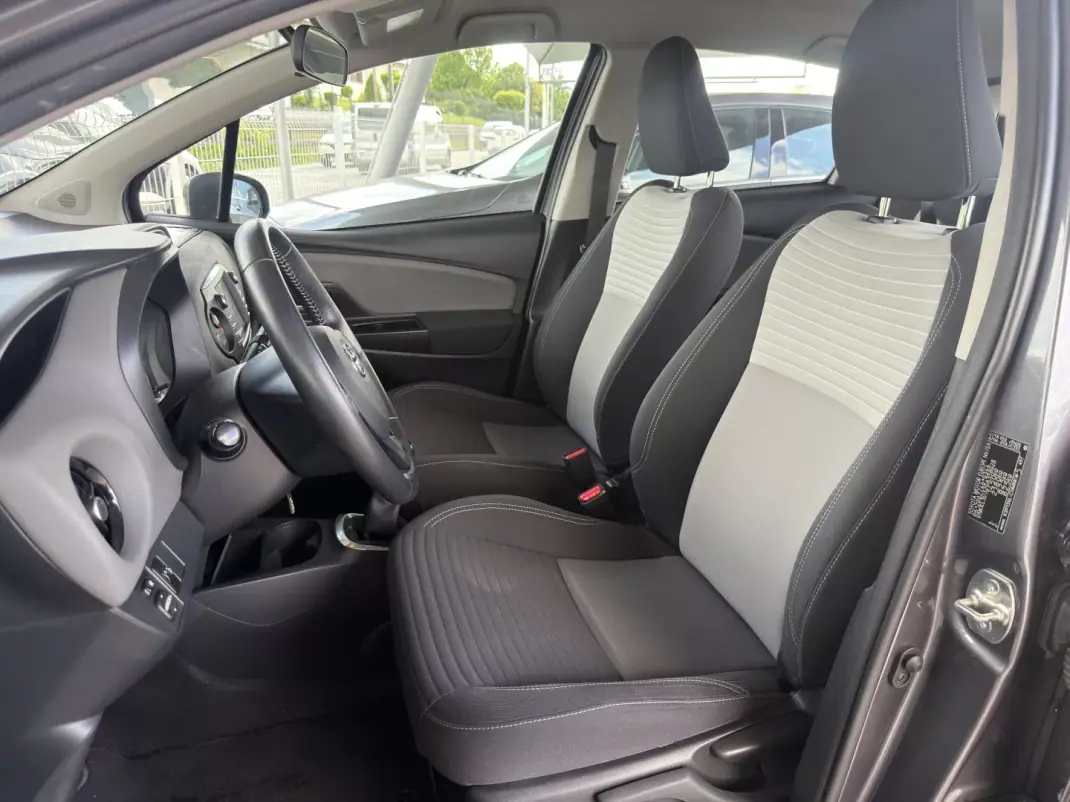 Toyota Yaris 2020 - 12990 EUR, 110000 km - AUTO.MOTO.pt - 110000km - foto 21 de 22