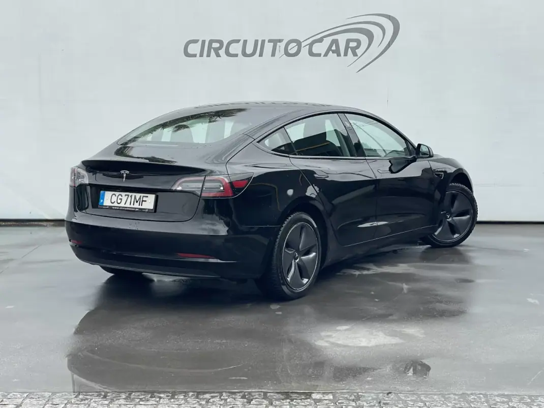 Tesla Model 3 2019 - 22995 EUR, 126801 km - AUTO.MOTO.pt - 126801km - foto 3 de 40