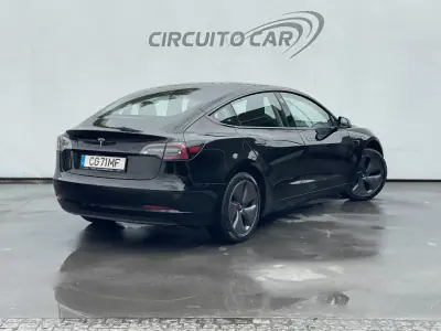 Tesla Model 3 2019 - 22995 EUR, 126801 km - AUTO.MOTO.pt - 126801km - foto 3 de 40