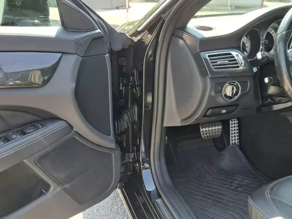 Mercedes-Benz CLS 350 2014 - 29000 EUR, 237000 km - AUTO.MOTO.pt - 237000km - foto 17 de 50