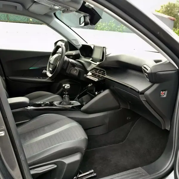 Peugeot 2008 2022 - 15900 EUR, 130275 km - 130275km - foto 2 de 25