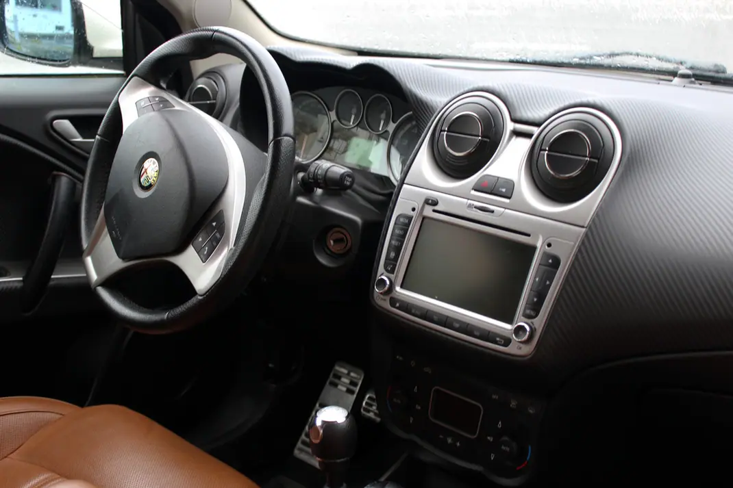 Alfa Romeo MiTo 2012 - 6700 EUR, 119200 km - AUTO.MOTO.pt - 119200km - foto 22 de 30