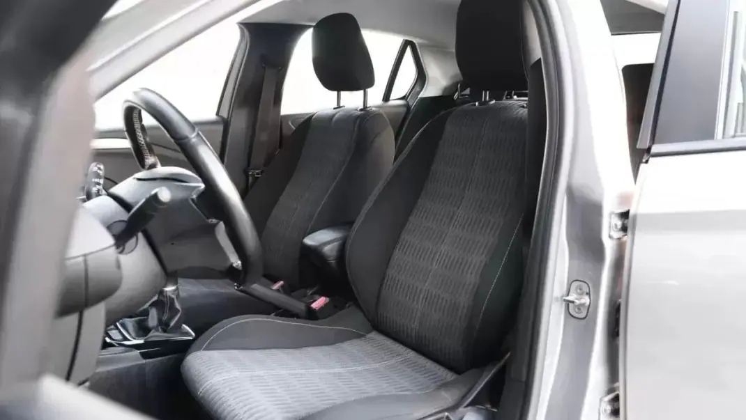 Opel Corsa 2021 - 12750 EUR, 75000 km - AUTO.MOTO.pt - 75000km - foto 17 de 19