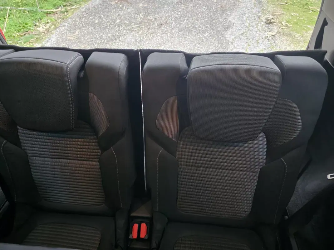 Renault Grand Scénic 2017 - 12750 EUR, 320000 km - AUTO.MOTO.pt - 320000km - foto 31 de 40