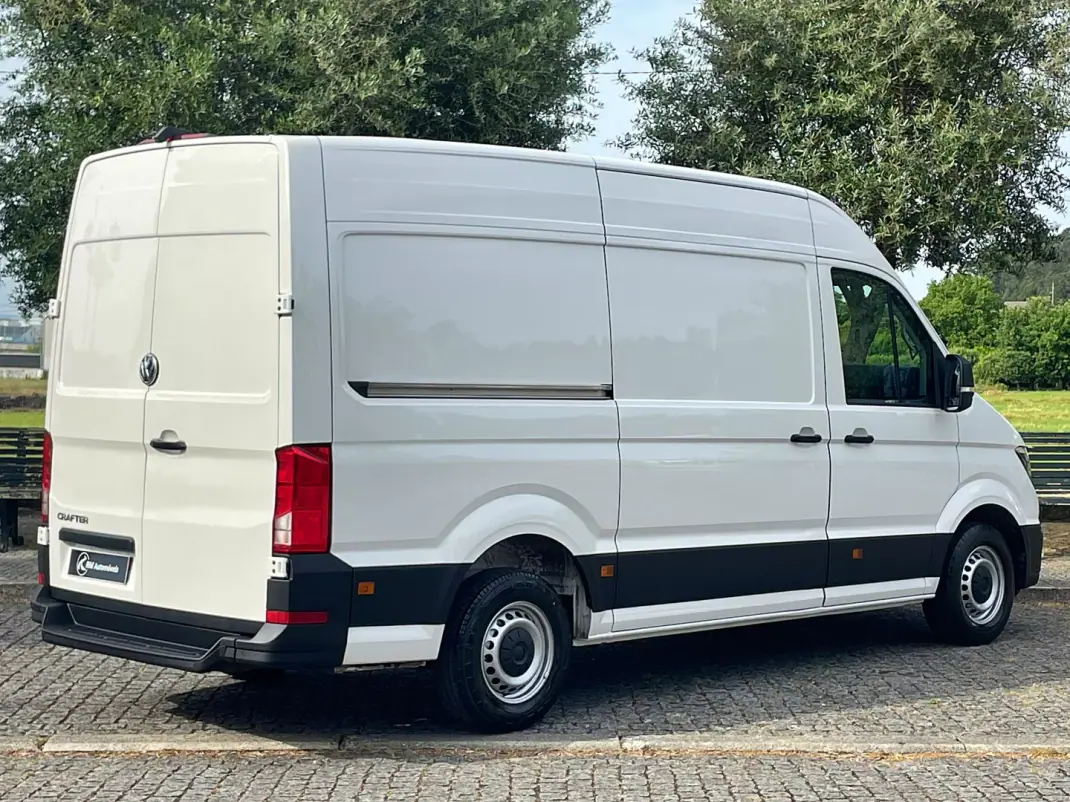 VW Crafter 2.0 TDI L3H3 IVA Dedutível 2022 - 26450 EUR, 128000 km - AUTO.MOTO.pt - 128000km - foto 7 de 33