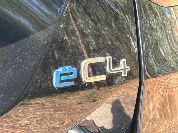 Citroën e-C4 2022 - 19900 EUR, 75680 km - AUTO.MOTO.pt - 75680km - foto 37 de 71