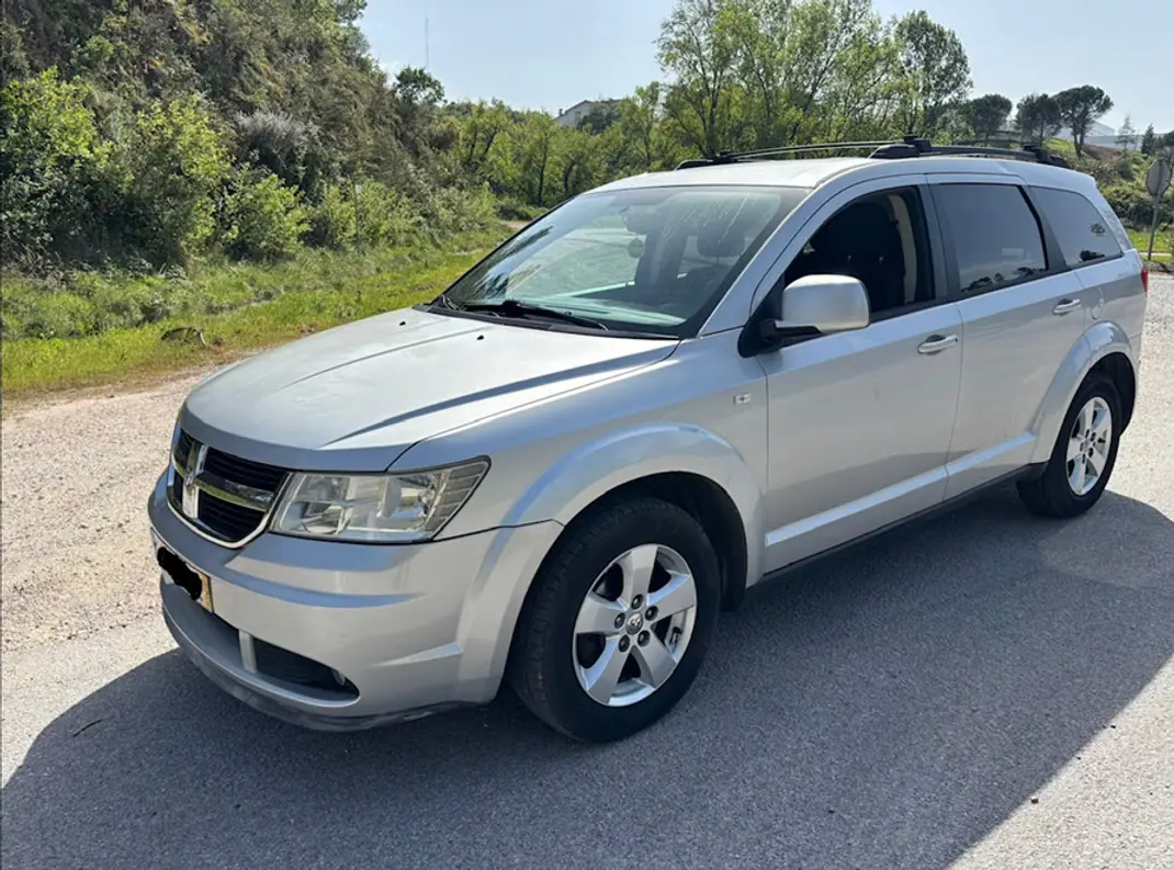 Dodge Journey 2010 - 7500 EUR, 212500 km - AUTO.MOTO.pt - 212500km - foto 1 de 10
