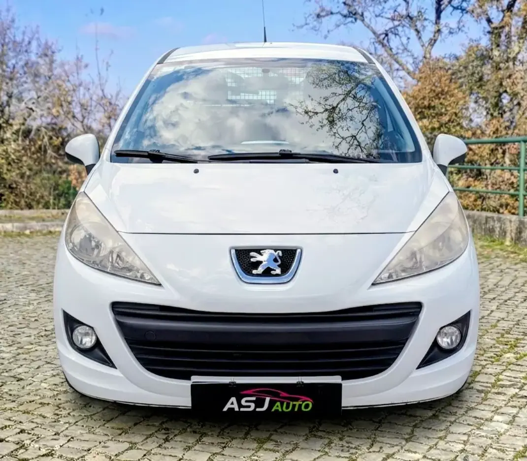 Peugeot 207 2011 - 4250 EUR, 196414 km - AUTO.MOTO.pt - 196414km - foto 3 de 16