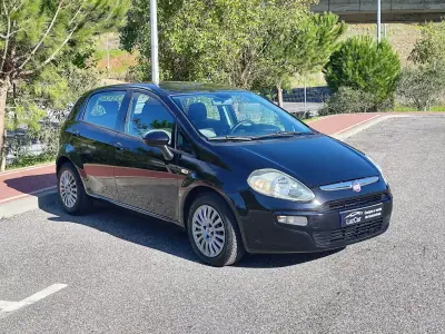 Fiat Punto Evo 2011 - 6480 EUR, 148000 km - AUTO.MOTO.pt - 148000km - foto 4 de 38
