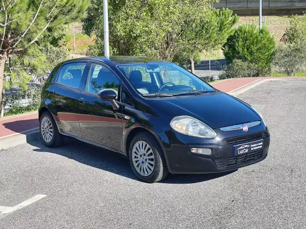 Fiat Punto Evo 2011 - 5780 EUR, 148000 km - AUTO.MOTO.pt - 148000km - foto 4 de 38