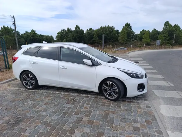 Kia Ceed SW 2016 - 11990 EUR, 86000 km - AUTO.MOTO.pt - 86000km - foto 4 de 8