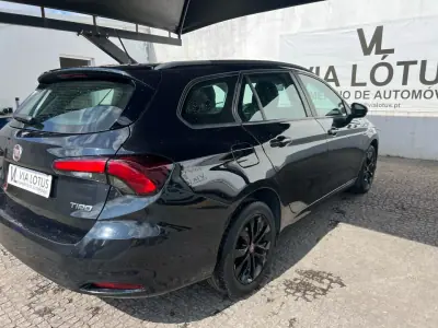 Fiat Tipo Station Wagon 2018 - 7850 EUR, 200000 km - AUTO.MOTO.pt - 200000km - foto 11 de 12