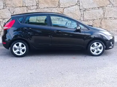 Ford Fiesta 2010 - 6490 EUR, 193000 km - AUTO.MOTO.pt - 193000km - foto 3 de 11