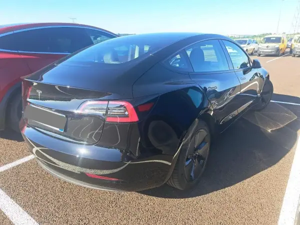 Tesla Model 3 2023 - 31900 EUR, 35583 km - AUTO.MOTO.pt - 35583km - foto 2 de 8