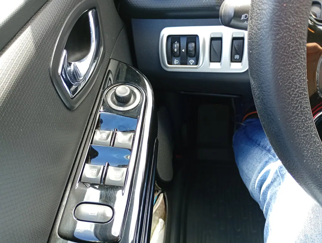 Renault Clio 2013 - 8600 EUR, 171000 km - AUTO.MOTO.pt - 171000km - foto 17 de 19
