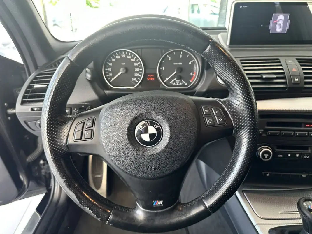BMW 118 2008 - 9990 EUR, 193281 km - 193281km - foto 10 de 23