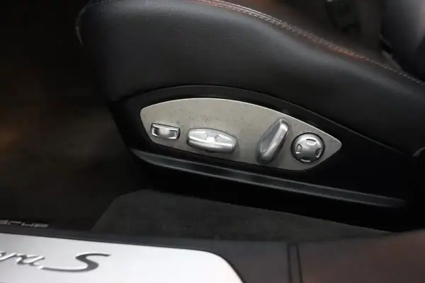 Porsche Panamera 2016 - 53900 EUR, 92706 km - AUTO.MOTO.pt - 92706km - foto 20 de 41