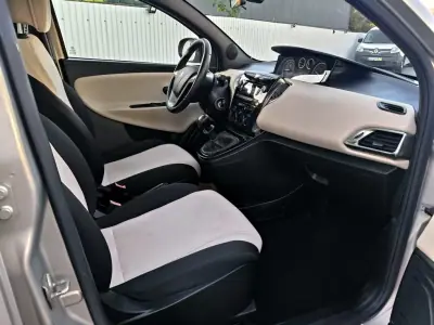 Lancia Ypsilon 2013 - 7250 EUR, 68380 km - foto 2 de 29