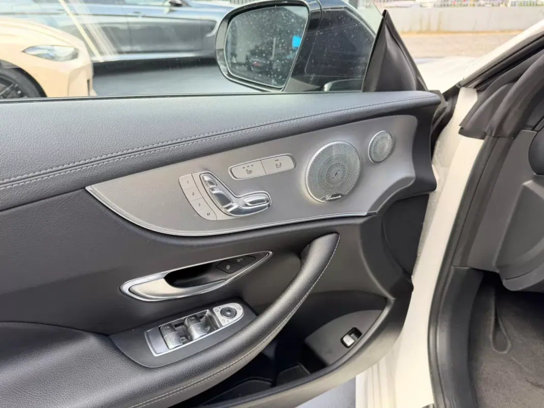 Mercedes-Benz E 220 2017 - 36900 EUR, 165000 km - AUTO.MOTO.pt - 165000km - foto 7 de 13