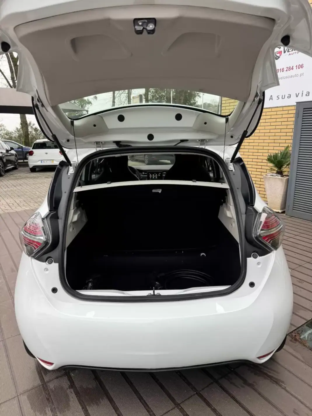 Renault Zoe 2022 - 16450 EUR, 67207 km - AUTO.MOTO.pt - 67207km - foto 6 de 11