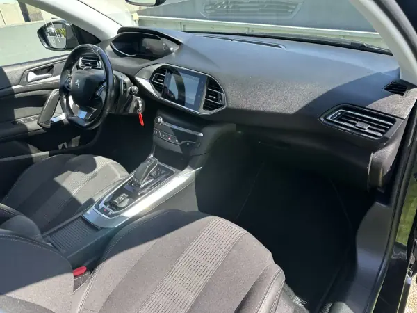 Peugeot 308 SW 2020 - 16000 EUR, 130000 km - AUTO.MOTO.pt - 130000km - foto 49 de 57
