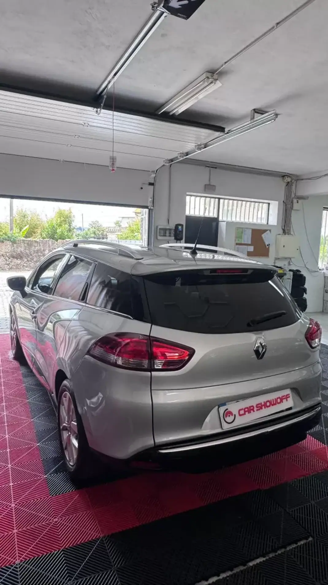Renault Clio Sport Tourer 2019 - 9900 EUR, 178000 km - AUTO.MOTO.pt - 178000km - foto 5 de 12