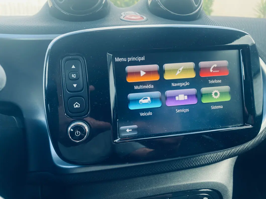 Smart Fortwo Cabrio 2019 - 9000 EUR, 150000 km - AUTO.MOTO.pt - 150000km - foto 9 de 15