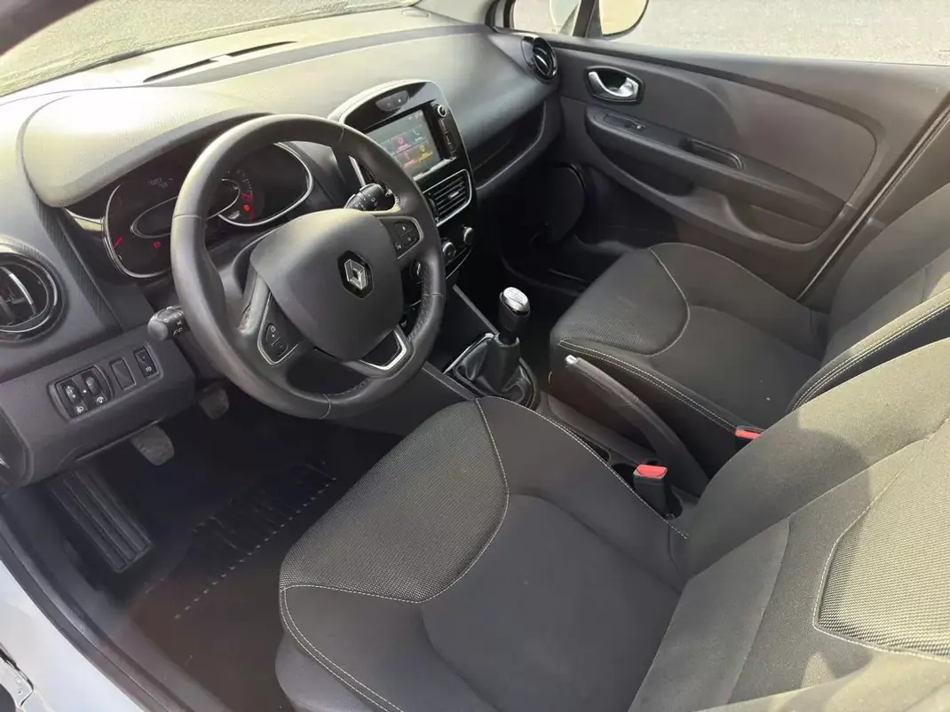 Renault Clio Sport Tourer 2019 - 8900 EUR, 169500 km - AUTO.MOTO.pt - 169500km - foto 10 de 14