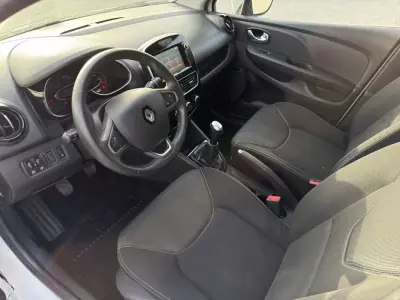 Renault Clio Sport Tourer 2019 - 8900 EUR, 169500 km - AUTO.MOTO.pt - 169500km - foto 10 de 14