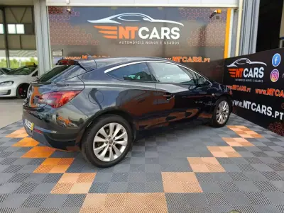 Opel Astra GTC 2012 - 11900 EUR, 95263 km - AUTO.MOTO.pt - 95263km - foto 2 de 22