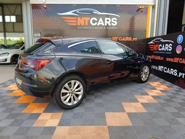Opel Astra GTC 2012 - 11900 EUR, 95263 km - AUTO.MOTO.pt - 95263km - foto 2 de 22