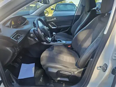 Peugeot 308 SW 2019 - 13500 EUR, 145500 km - 145500km - foto 9 de 33
