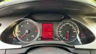 Audi A4 2008 - 7000 EUR, 395000 km - AUTO.MOTO.pt - 395000km - foto 8 de 8