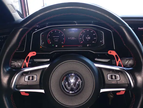 Volkswagen Polo 2018 - 21999 EUR, 176047 km - AUTO.MOTO.pt - 176047km - foto 9 de 13