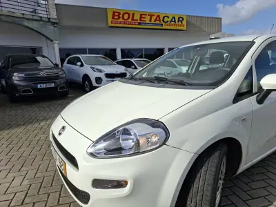 Fiat Punto 2017 - 8750 EUR, 114752 km - AUTO.MOTO.pt - 114752km - foto 11 de 26