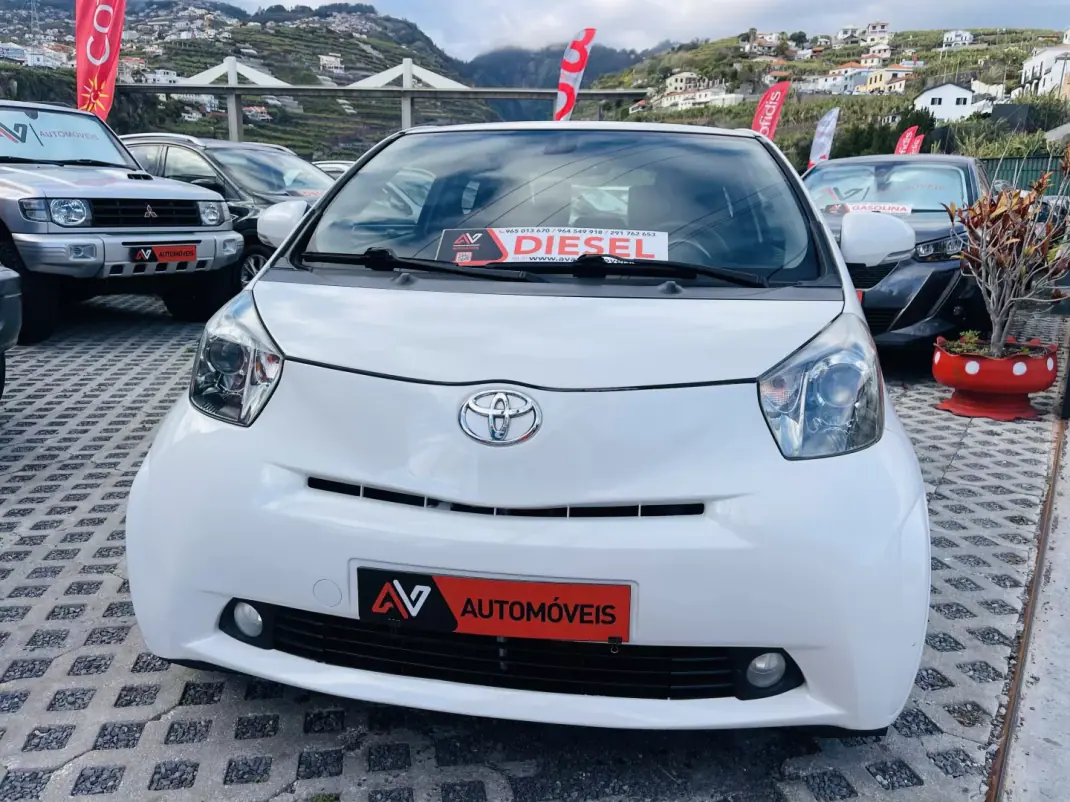 Toyota iQ 2010 - 11950 EUR, 145805 km - AUTO.MOTO.pt - 145805km - foto 2 de 12