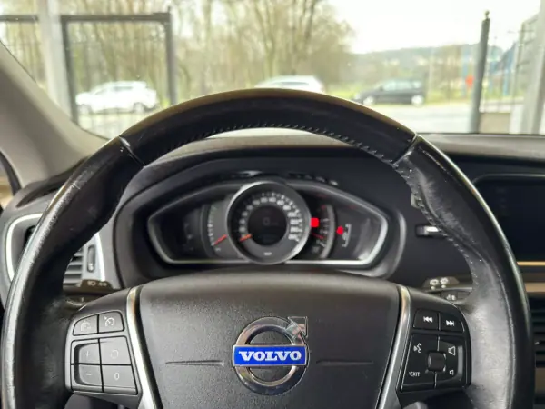 Volvo V40 2014 - 10950 EUR, 203325 km - AUTO.MOTO.pt - 203325km - foto 13 de 32