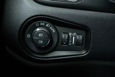 Jeep Renegade 2022 - 20950 EUR, 100930 km - AUTO.MOTO.pt - 100930km - foto 20 de 25