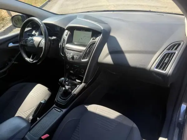 Ford Focus SW 2017 - 9900 EUR, 155000 km - AUTO.MOTO.pt - 155000km - foto 6 de 26